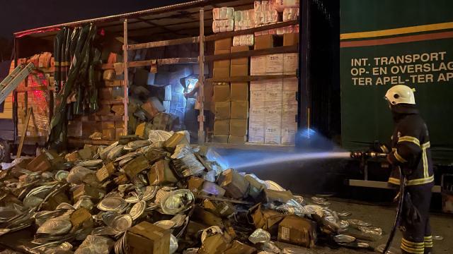Kapıkule Sınır Kapısı yolundaki tır yangını nedeniyle trafik aksadı