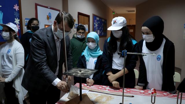 Selimiye İmam Hatip Ortaokulunda 4006 TÜBİTAK Bilim Fuarı açıldı