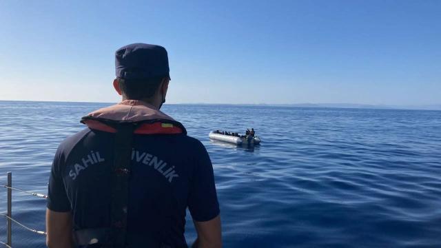 Muğla açıklarında 25 düzensiz göçmen kurtarıldı