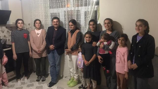 Iğdır Valisi Sarıibrahim, 9 kız kardeşi ziyaret edip Kız Çocukları Gününü kutladı