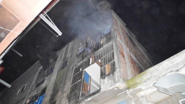 İstanbulda iş yeri alev alev yandı