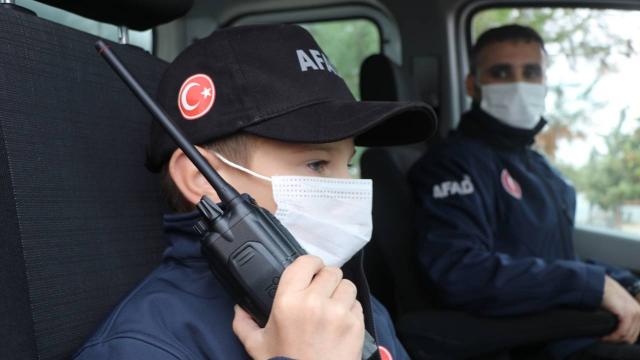 AFAD görevlisi olmayı hayal eden Kereme anlamlı hediye