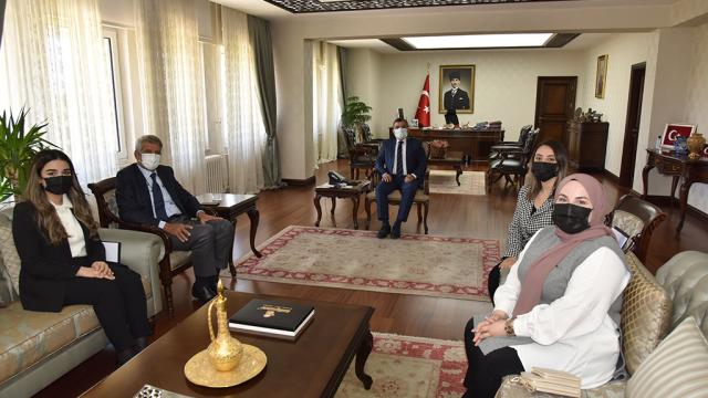 Karaman Yeşilay Şubesi çalışanları Vali Işıkı ziyaret etti