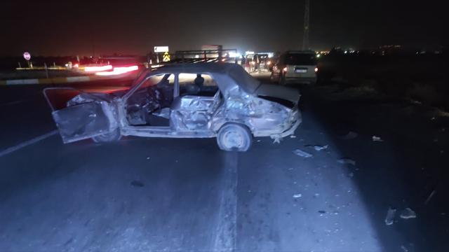 Konyada yolda kalan otomobili itmeye çalışan iki kişiye tır çarptı