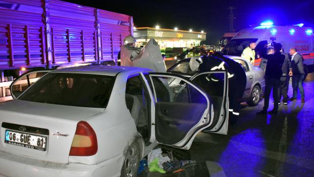 Kırıkkalede iki otomobilin çarpışması sonucu 4 kişi yaralandı