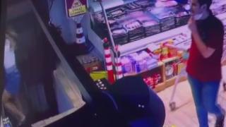 Markette açık bırakılan depo boşluğuna düştü