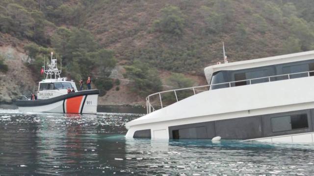 Fethiyede batan teknedeki yolcular kurtarıldı