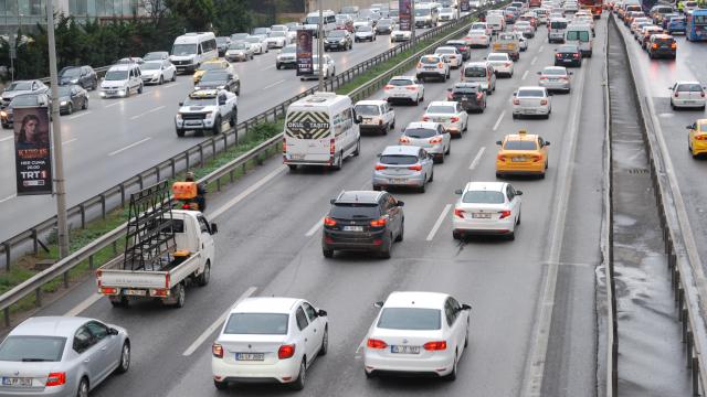 İstanbulda trafik yoğunluğu yaşanıyor
