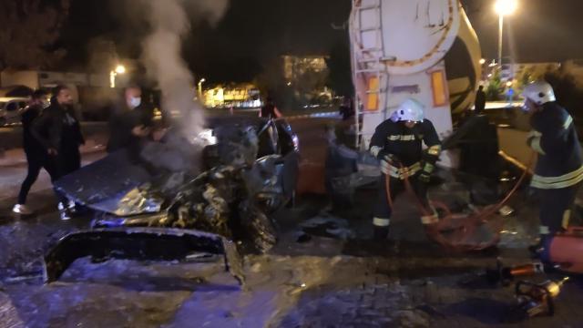 Bartında otomobiliyle tıra çarpan amatör futbolcu yaşamını yitirdi