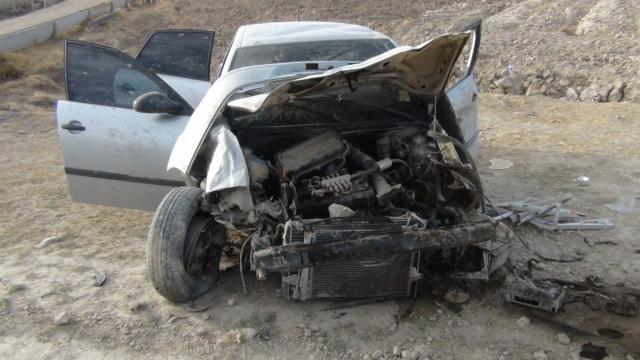 Konyada şarampole devrilen otomobildeki 2 kişi yaralandı