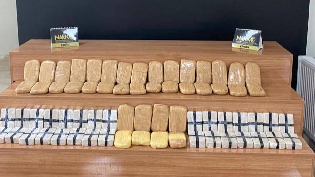 Durdurulan 3 otomobilden 149 kilogram uyuşturucu çıktı
