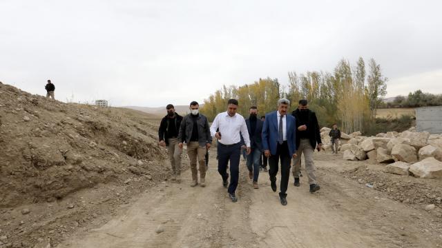 Van Valisi Bilmez, yol çalışmasını inceledi