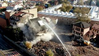 Bursa'da 7 katlı bina saniyeler için yıkıldı