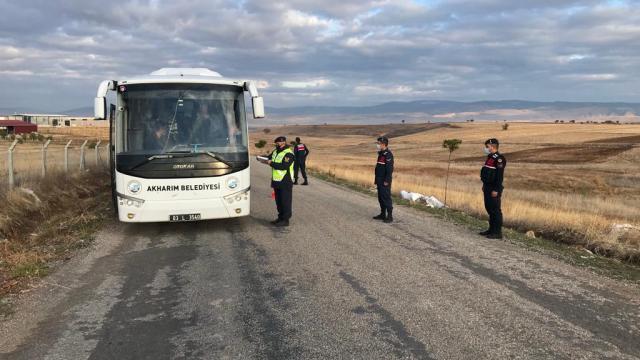 Sandıklıda jandarma ekipleri okul servisi denetimi yaptı