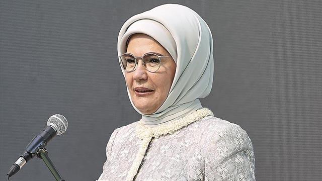 Emine Erdoğandan VakıfBank Kadın Voleybol Takımına tebrik