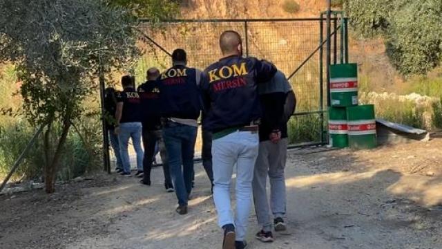 Mersin ve Diyarbakırda alıkoyma ve yağma iddiasıyla 9 zanlı yakalandı
