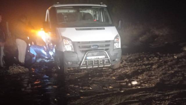İzmirde heyelan: Yol ulaşıma kapandı