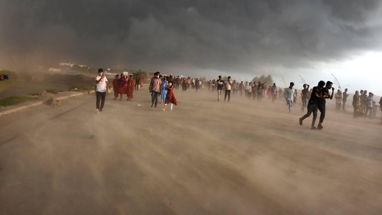 Bangladeş'te kum fırtınası