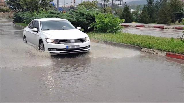 Meteoroloji uyarmıştı: Sağanak ve dolu etkili oldu