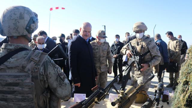 Bakan Soylu askerleri ziyaret etti