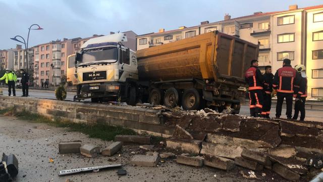 Polatlıda tır karşı şeride geçti: 1 yaralı
