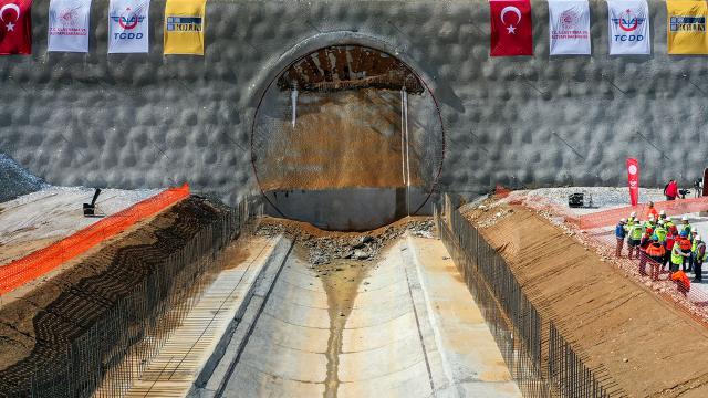 Ankara İzmir YHT projesinde ışık göründü
