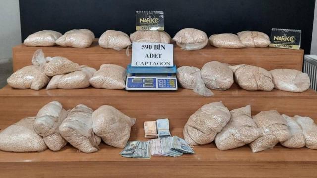 Şanlıurfada depoda 590 bin uyuşturucu hap ele geçirildi
