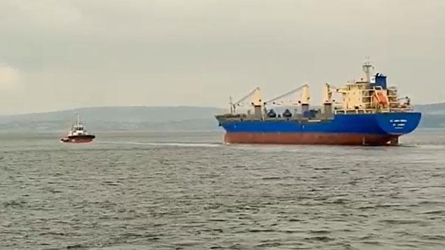 Çanakkale Boğazında arızalanan gemi güvenli bölgeye çekildi