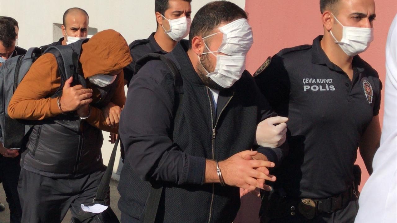 Maskeyle yüzünü gizledi