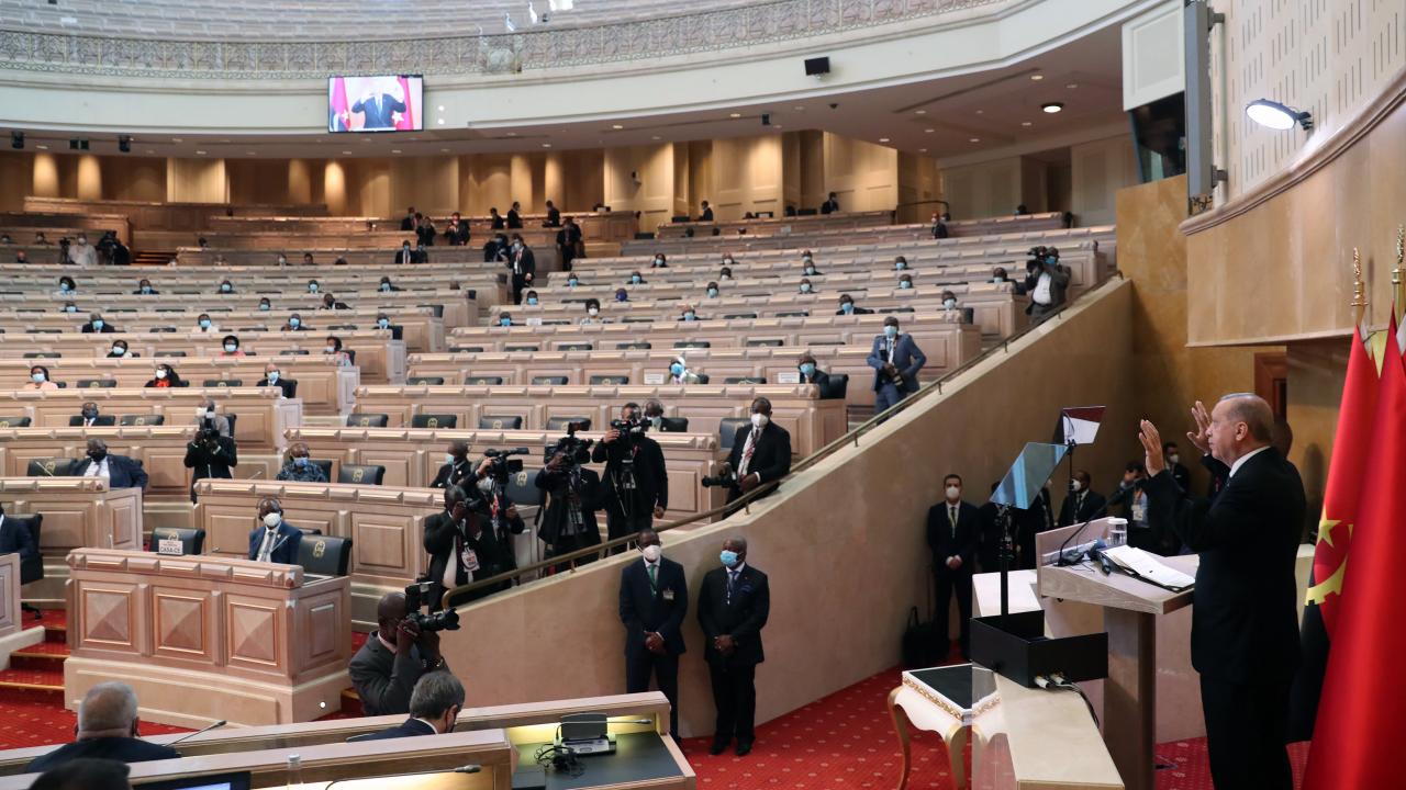 Kalkınma yolculuğunda dost Angola`nın yanında olmayı sürdüreceklerine dikkati çeken Erdoğan, şöyle devam etti: