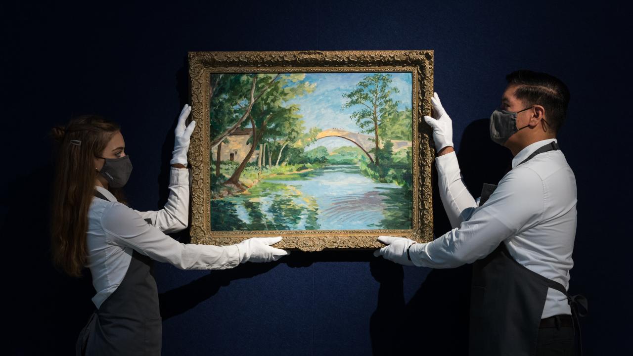 Christie`s müzayede evinde satışa sunulan eser sergilendi.