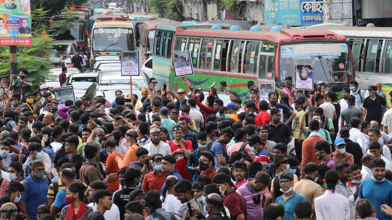 Bangladeş'te Hindular, artan şiddet olaylarını protesto etti