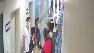 Yanlış tedavi uygulandığını iddia eden hasta doktoru darbetti