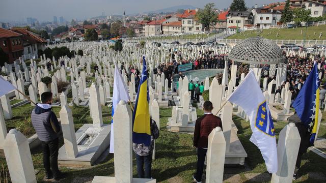 İzetbegoviç, vefatının 18. yılında kabri başında anıldı