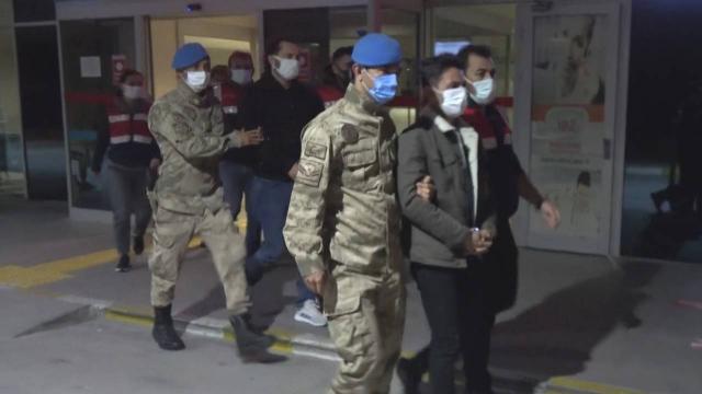 İzmirde FETÖ operasyonu: 97 gözaltı