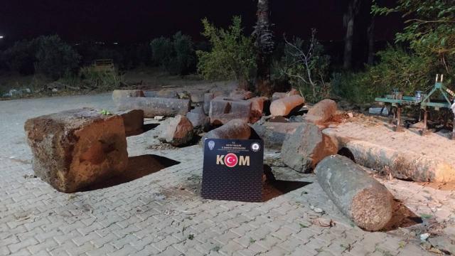 Hatayda tarihi sütun parçaları ve mezar taşları ele geçirildi
