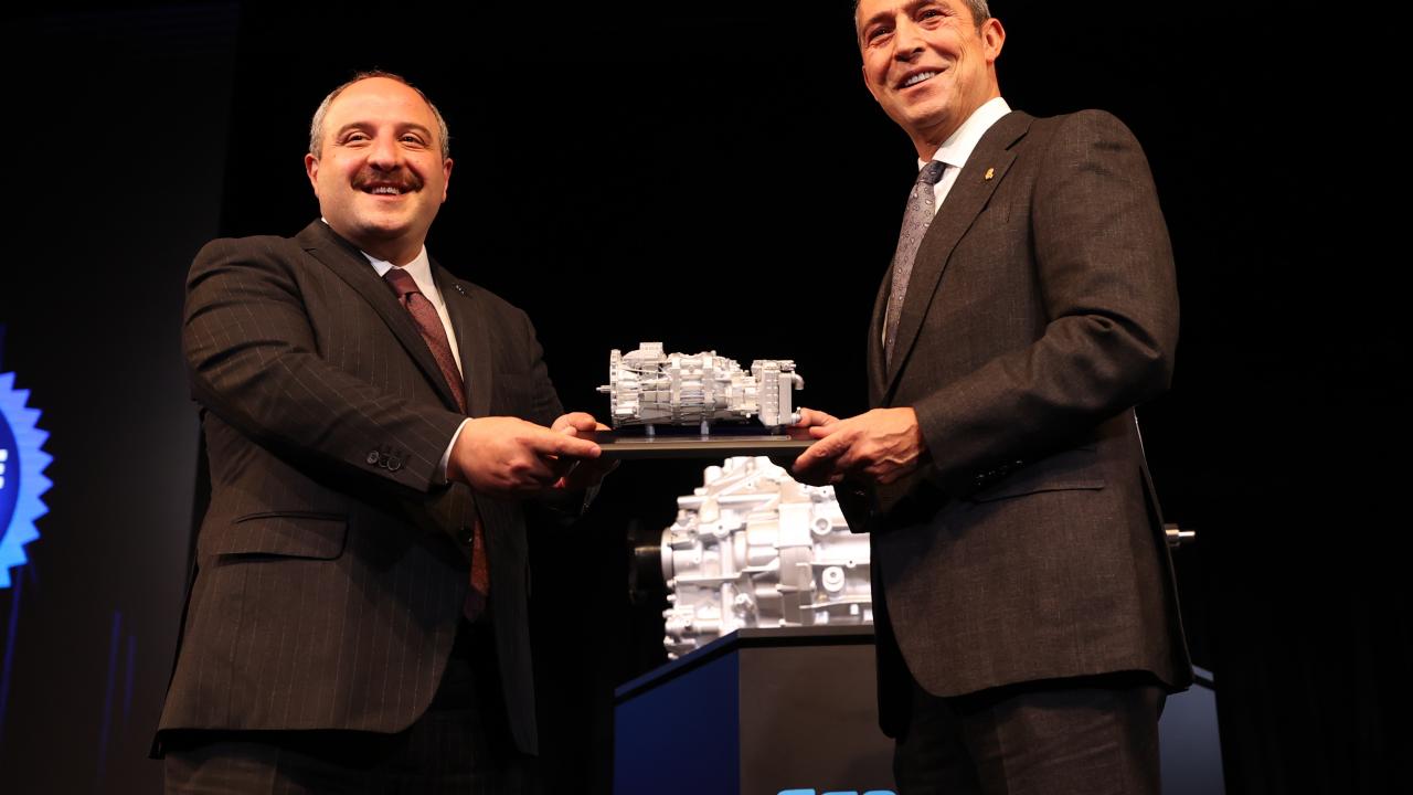 Otomotiv endüstrisinin büyük bir dönüşümden geçtiğini dile getiren Varank,