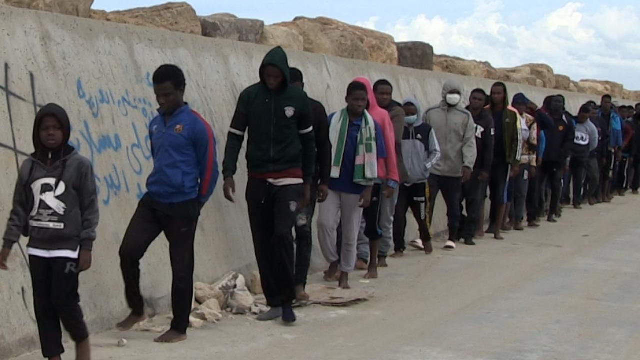 İtalya`ya ulaşmak için denize açıldığını dile getiren Hüseyin, şunları söyledi: