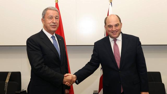 Bakan Akar, İngiltere Savunma Bakanı Wallece ile görüştü