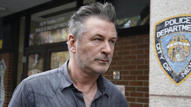 Alec Baldwin set kazası soruşturması için telefonunu teslim etti