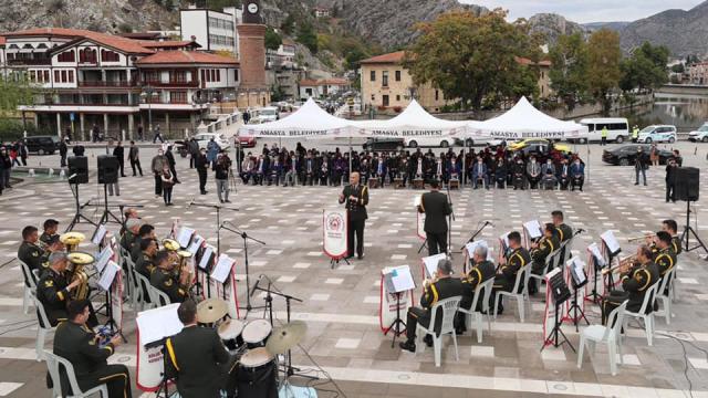 Amasyada askeri bando takımından `Büyük Zafer` konseri