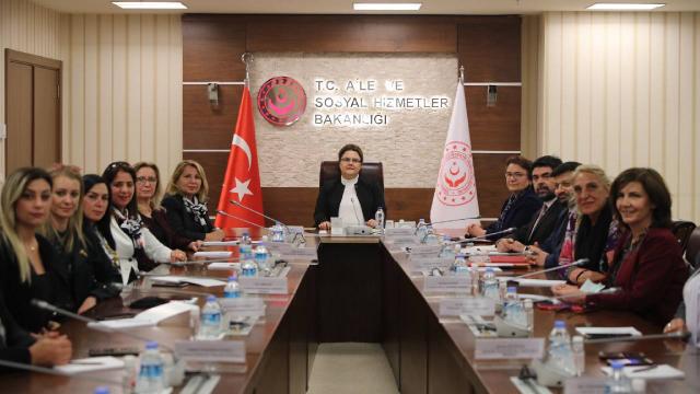Bakan Yanıktan kadın muhtarlara ziyaret