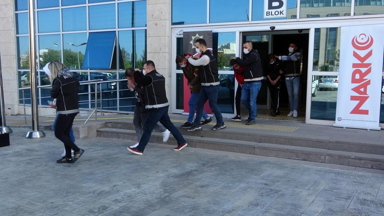 Uşak ve Denizli'de eş zamanlı uyuşturucu operasyonunda 3 kişi tutuklandı