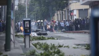 Guatemala'da emekli askerler kongre binasını bastı