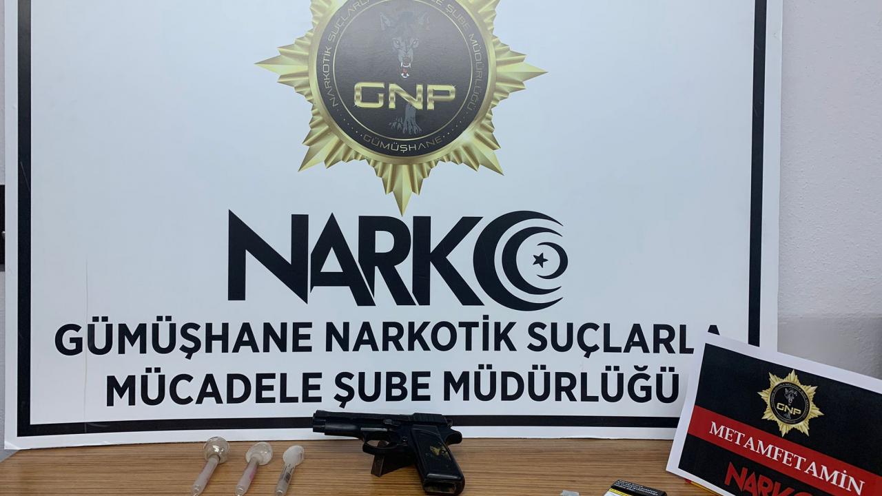 Kargo paketinden boks eldivenine gizlenmiş uyuşturucu çıktı