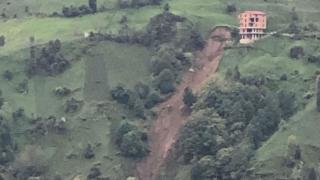 Rize'de heyelan anı kamerada