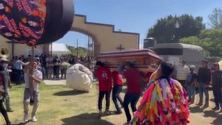 Meksika'da müzikli, danslı cenaze: Kesinlikle memnun olurdu