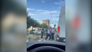 Yol verme tartışmasında sopayla saldırdı