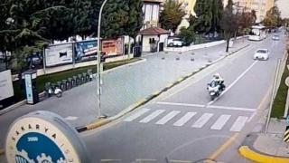 Otomobilde rahatsızlanan yaşlı kadın için yolu açtı