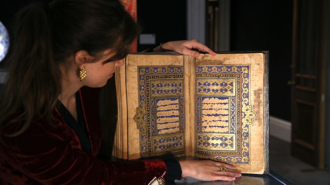 Altın yaldızlı Kuran-ı Kerim İngiltere`de açık artırmada satışa sunulacak